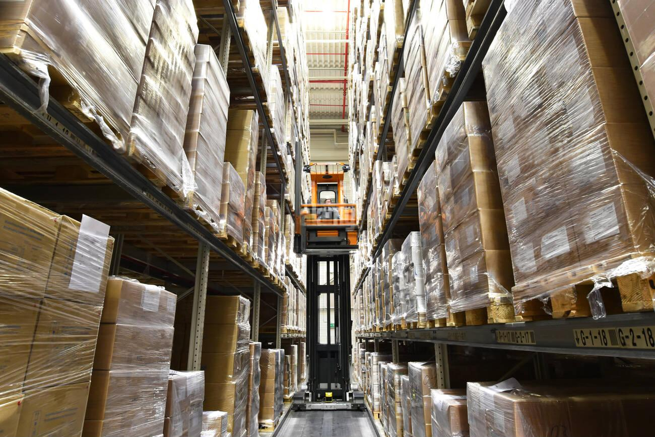 High Bay Warehouse In An Industrial Company 2A41F05 Processedlightpdf.com 3